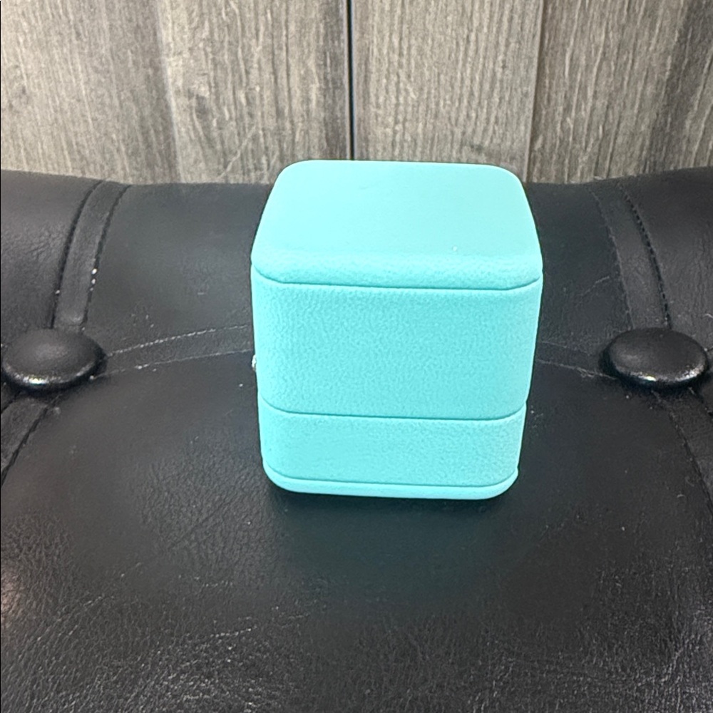 Genuine Tiffany & Co Blue Leather Ring Small Gift Presentation Box Clasp Closure - Picture 6 of 8